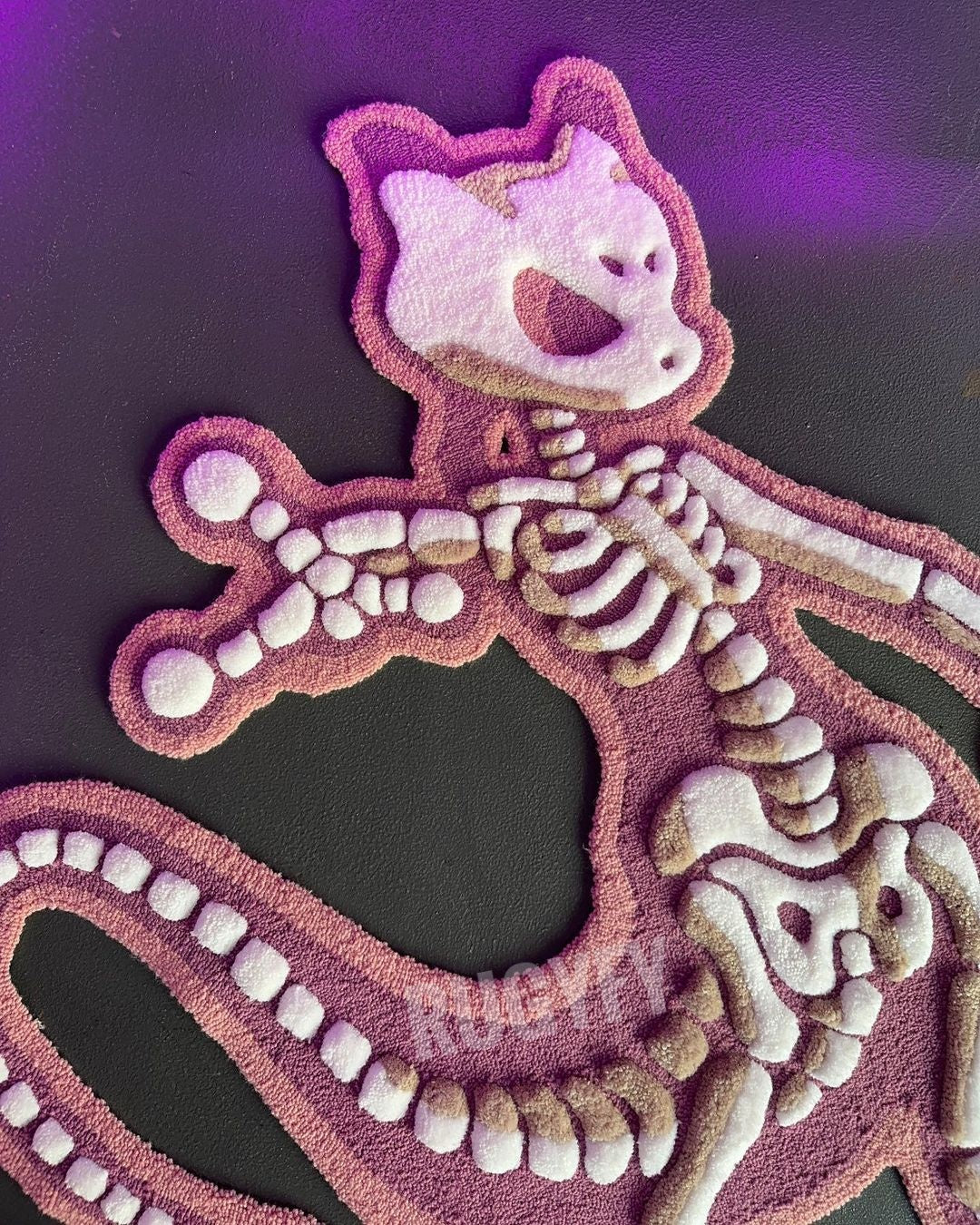 سجادة Mewtwo Skeleton مصنوعة يدويًا ثلاثية الأبعاد لغرفة المعيشة وغرفة النوم / RUGYFY