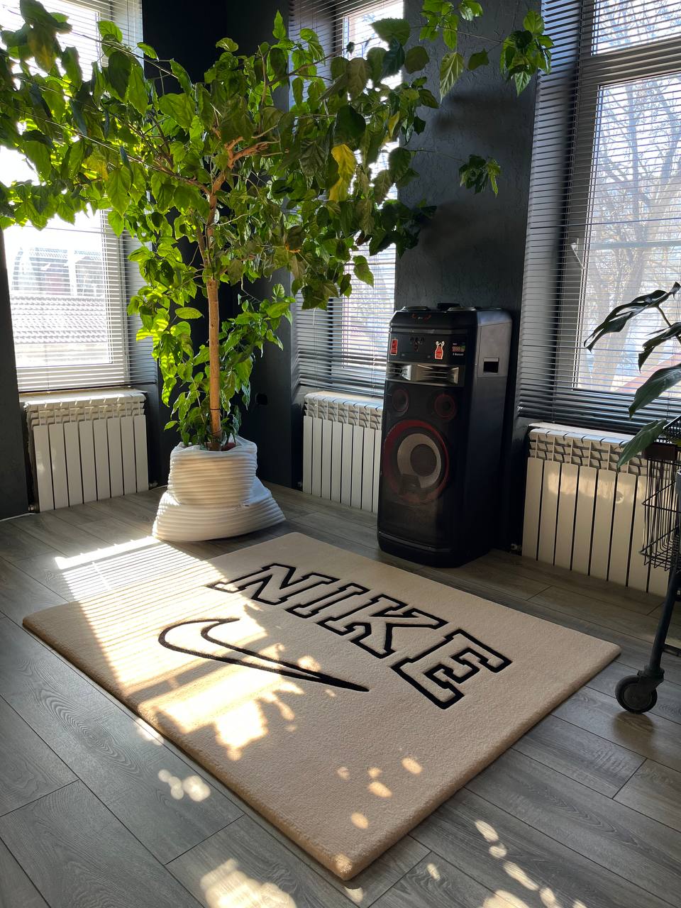 Custom Logo Handmde Rugs , Hand-Tufted Custom Rugs