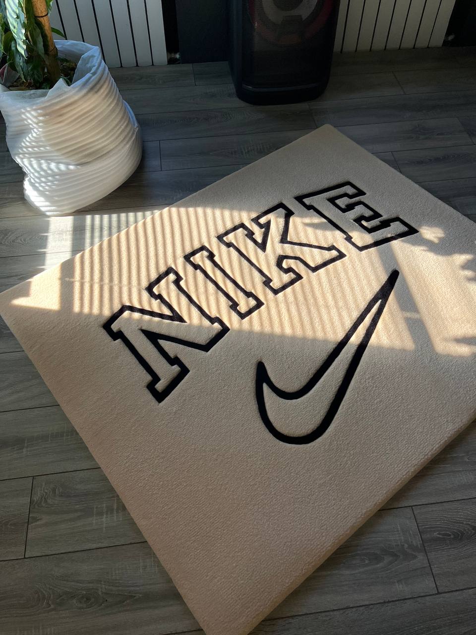 Custom Logo Handmde Rugs , Hand-Tufted Custom Rugs