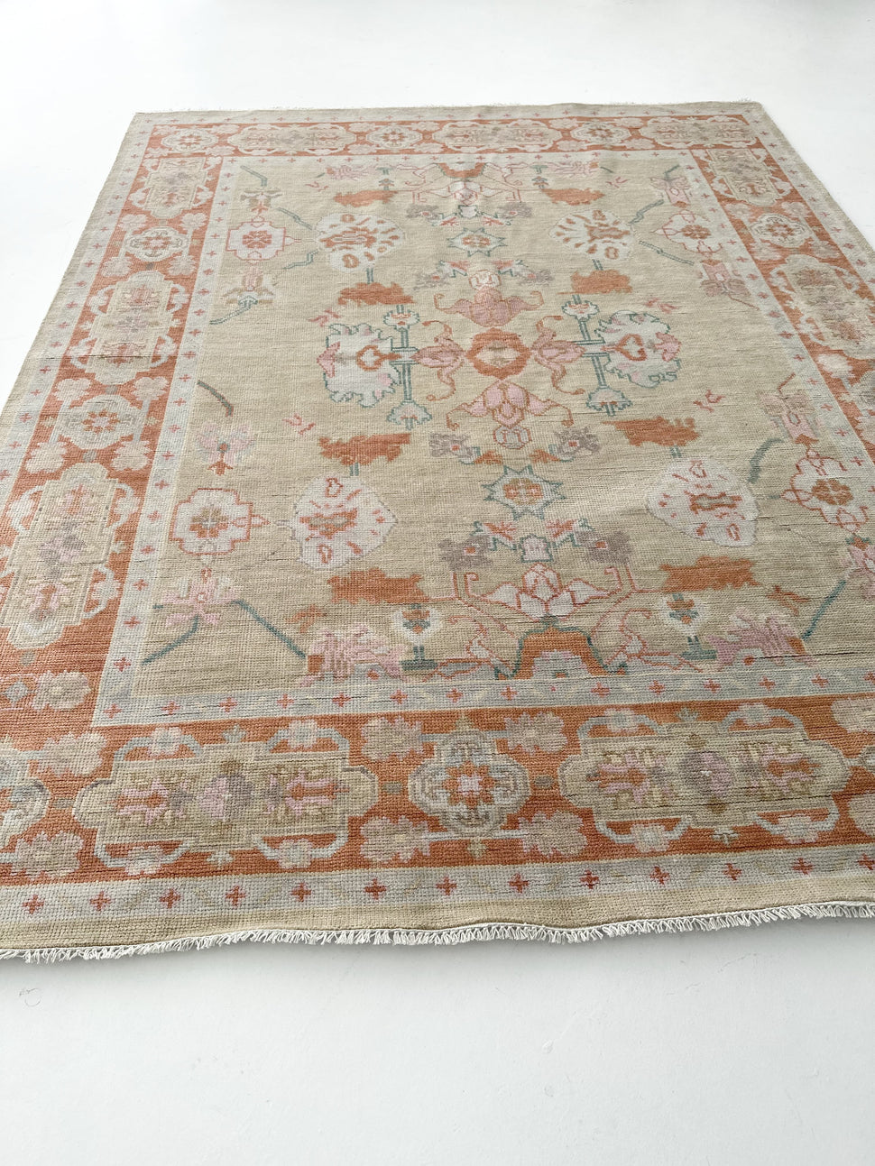 Handmade Wool Oushak Rug – Soft Pastel Turkish Carpet | Vintage Floral Area Rug for Living Room & Bedroom
