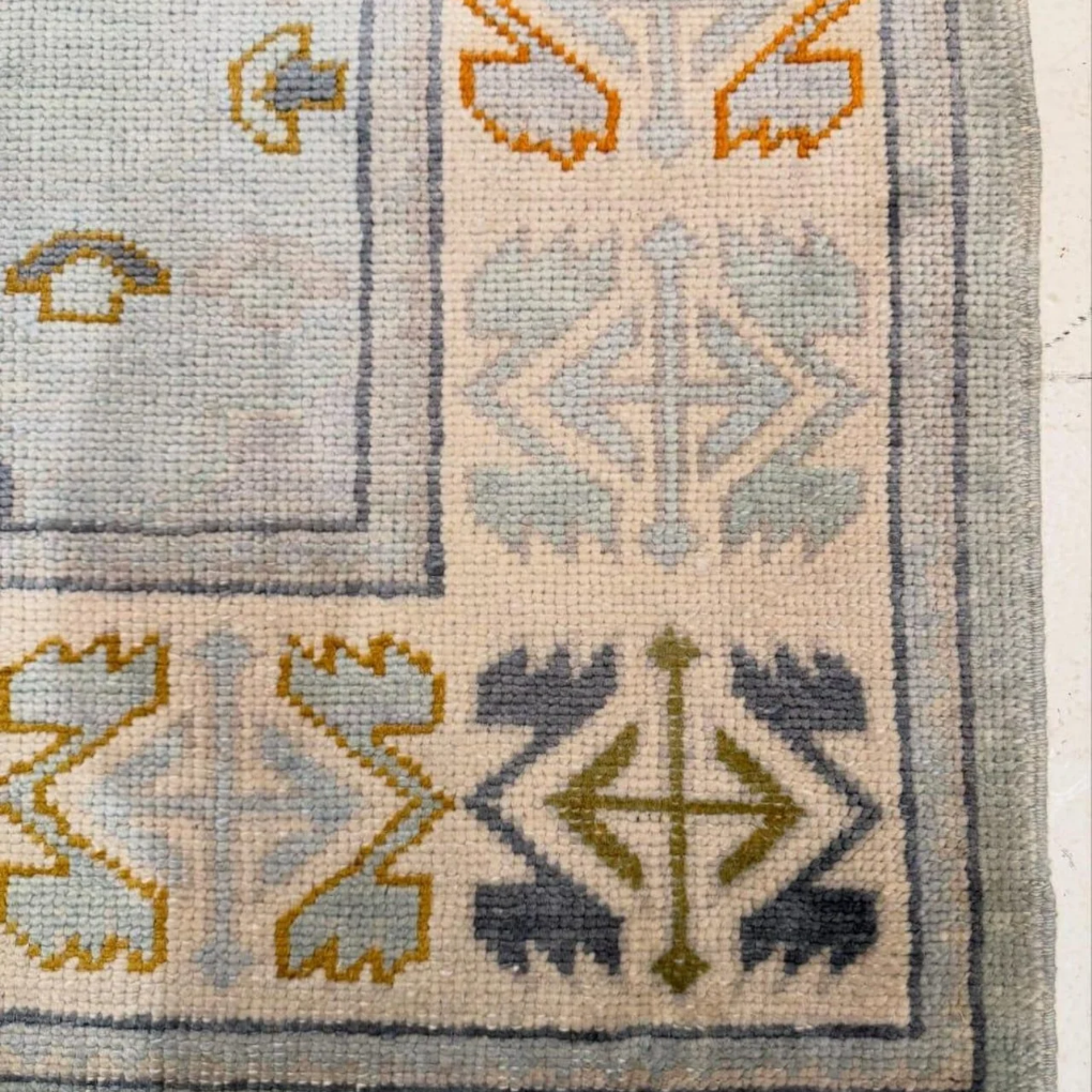 سجادة باللون العاجي والوردي مقاس 6 × 9، سجادة أوشاك التركية الحديثة، سجادة ملونة ذات حدود بيضاء لعيد الحب: سجادة صوف الحلم الوردي