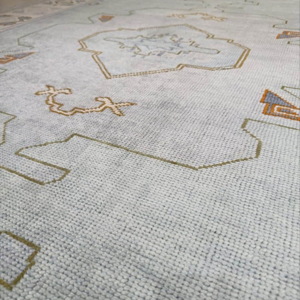 سجادة باللون العاجي والوردي مقاس 6 × 9، سجادة أوشاك التركية الحديثة، سجادة ملونة ذات حدود بيضاء لعيد الحب: سجادة صوف الحلم الوردي