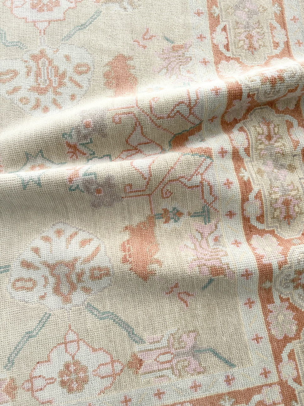 Handmade Wool Oushak Rug – Soft Pastel Turkish Carpet | Vintage Floral Area Rug for Living Room & Bedroom